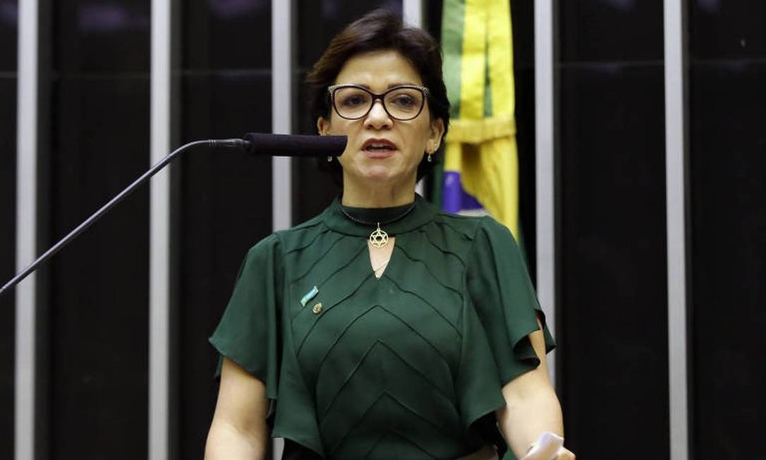 Retrato oficial Alê Silva