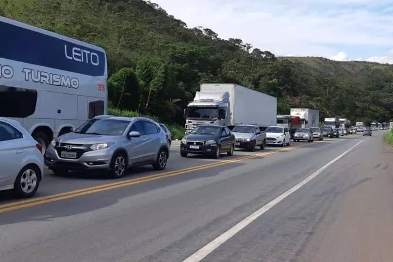 Obras na Rodovia BR-381